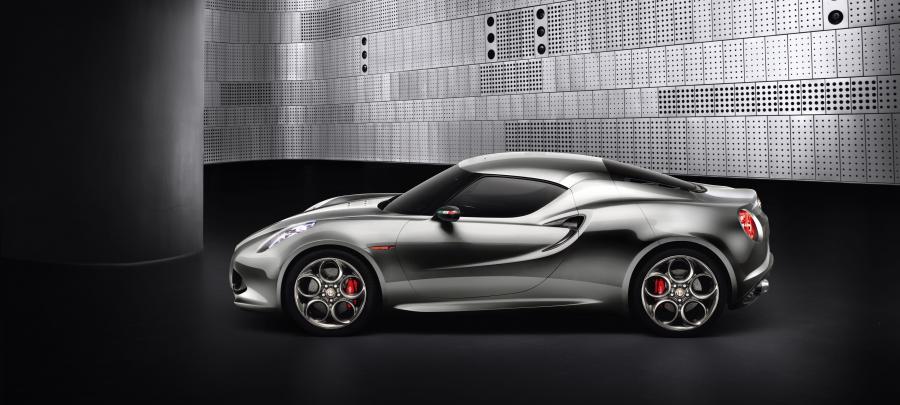  Alfa Romeo 4C Concept 2011 года  (фото 15 из 24)